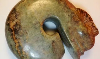 A048 紅山文化 玉龍玦