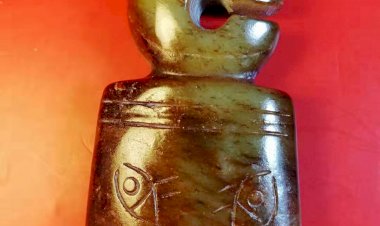 B005.夏代（或稍後）龍形玦短匕首形玉飾