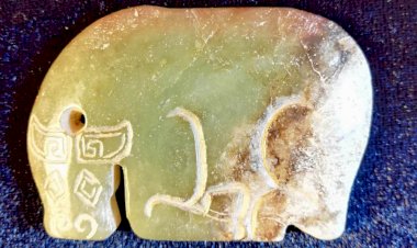 C015.商代 玉牛珮