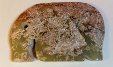 C016 商代 玉牛珮