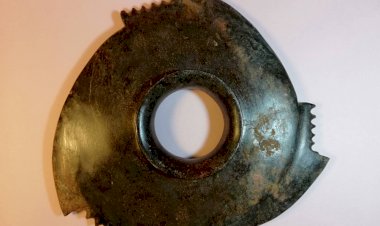 C017 商 大型玉戚璧 