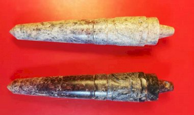 殷商 獸面紋玉漆筆（一對）