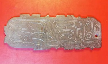 C027 殷商 龍鳳紋玉珮