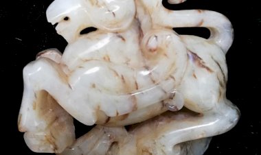 E23  飛馬踏燕玉雕 (戰國)  