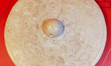 E49 戰國 鳳紋白玉鏡