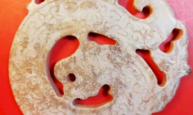 E62 戰國 捲尾龍玉珮