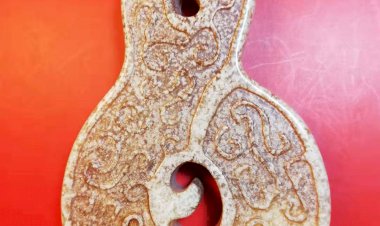 E63 Special Bi Shaped Jade ornamen