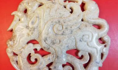 E68 戰國 獨角傅翼大神獸玉珮