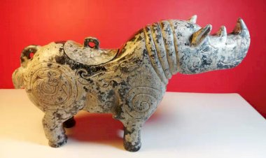 E73 Large Jade Rhino