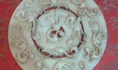 G002. 西漢：九龍高浮雕白玉大璧