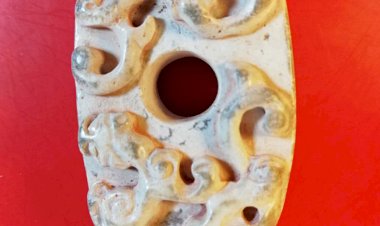 G014 西漢橢圓形螭紋玉璧