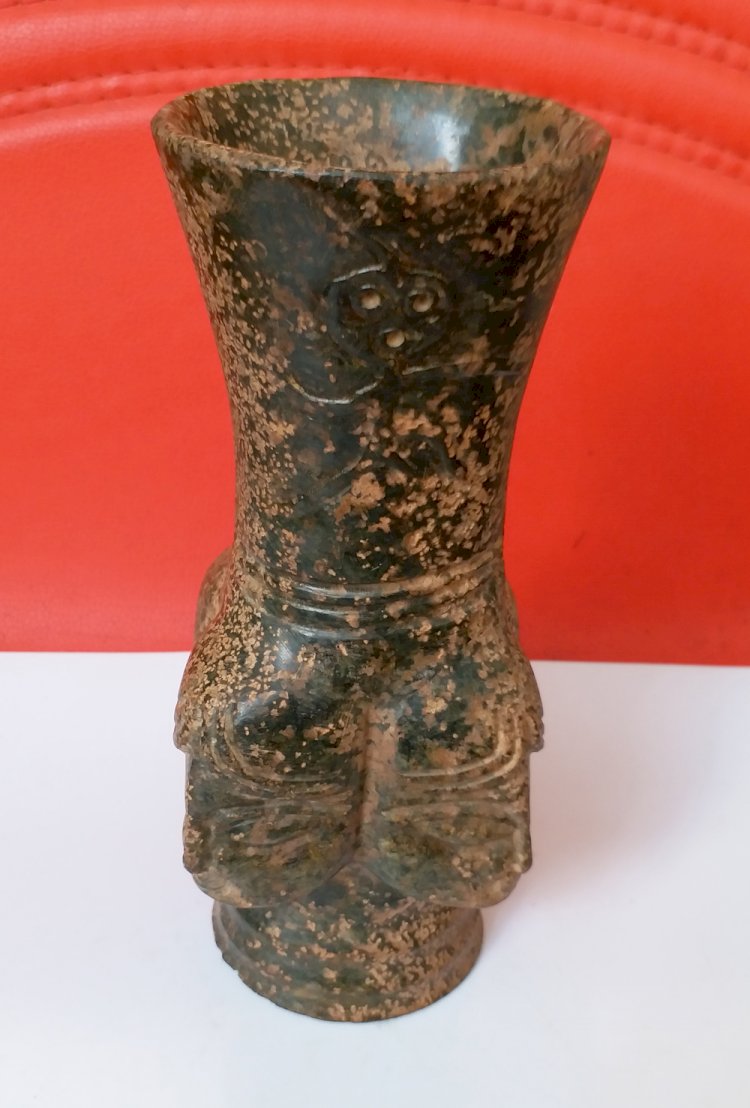 B001 三皇五帝夏代 母系氏族 四女神首 玉祭器尊