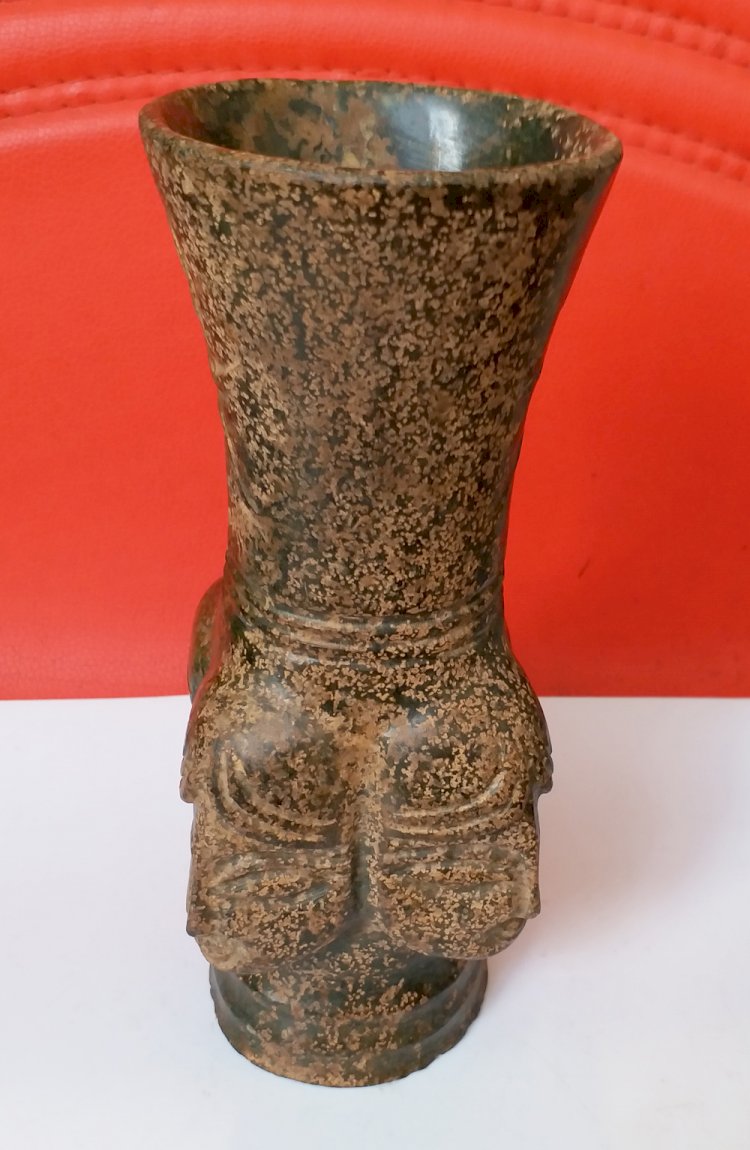 B001 三皇五帝夏代 母系氏族 四女神首 玉祭器尊