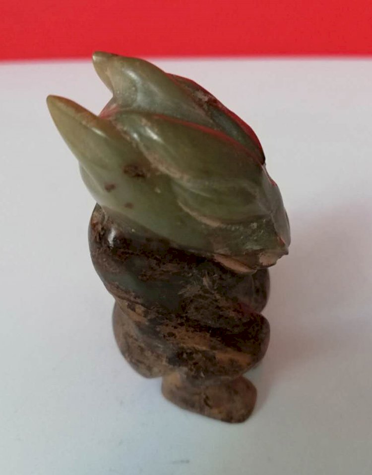 C001. 商(廣漢三星堆時代)玉人飾