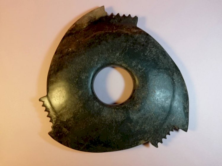 C017 商 大型玉戚璧 