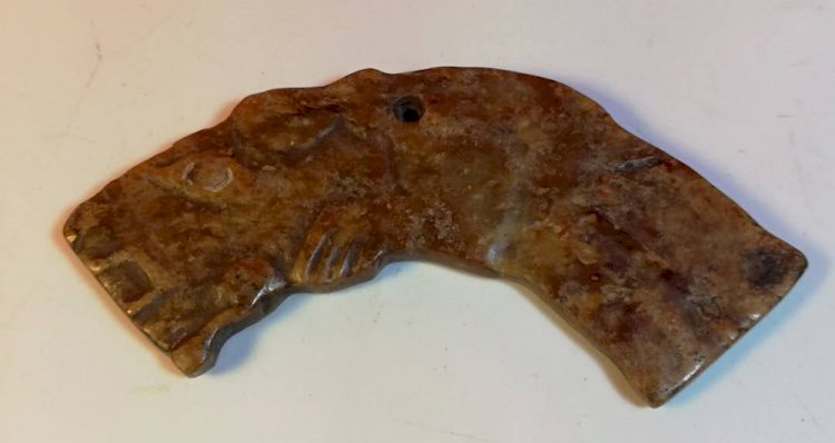 C026 殷商 玉龍璜珮