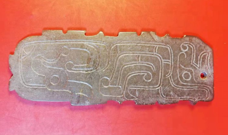 C027 殷商 龍鳳紋玉珮