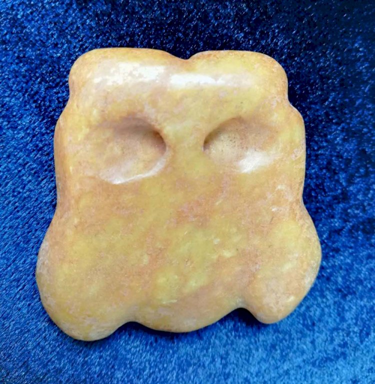 D007 Yellow Jade Man's Head Ornament