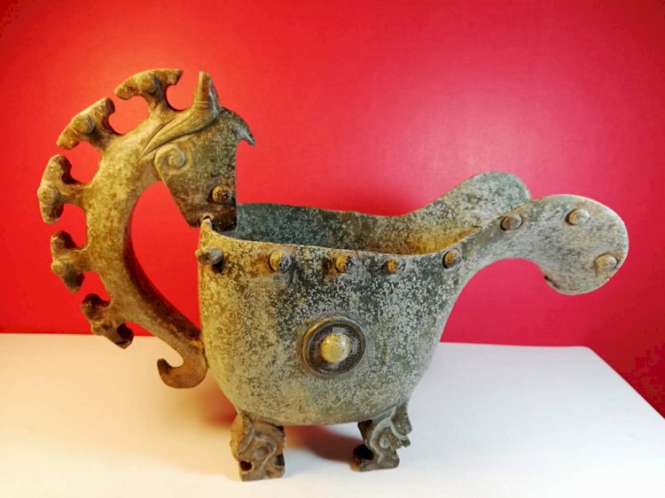 D13. 西周中晚期 玉匜（禮器）