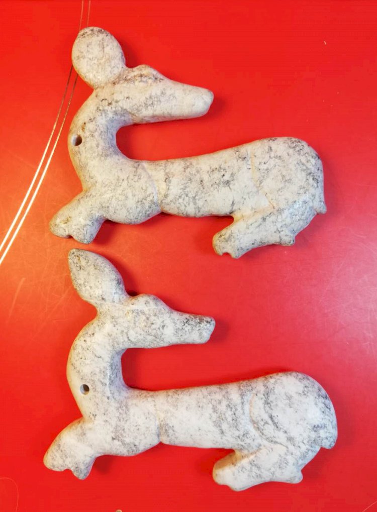 D22 西周 回首玉奔鹿（一對）