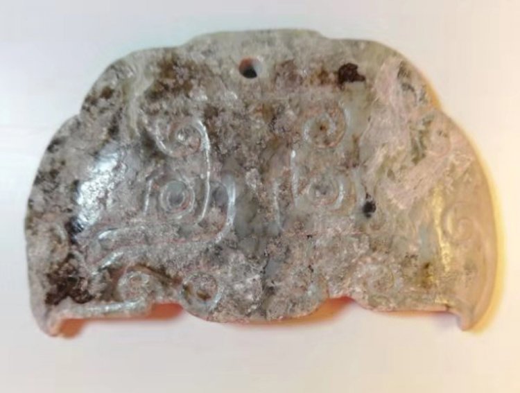 D18  西周 獸面紋玉珮