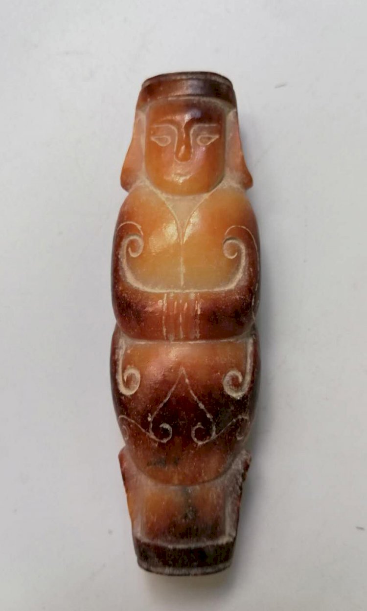 E005 戰國 平頂冠玉人珮