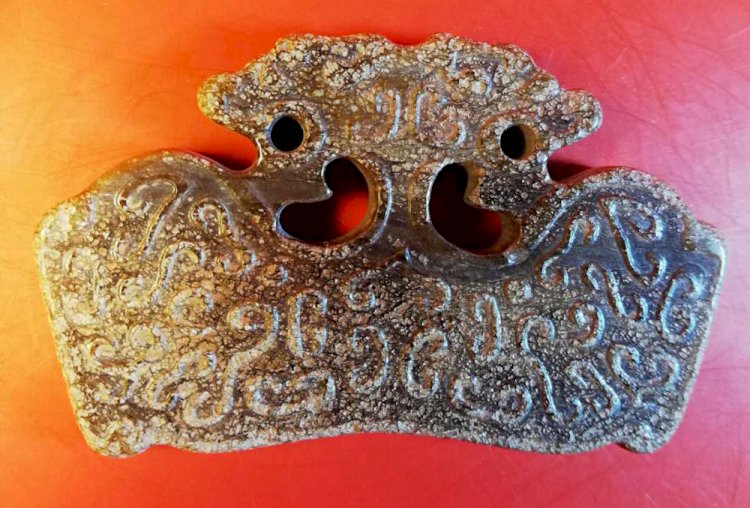 E25. Double Tiger Head Mountain Shape Jade Ornaments