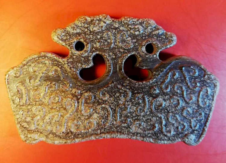 E25. Double Tiger Head Mountain Shape Jade Ornaments