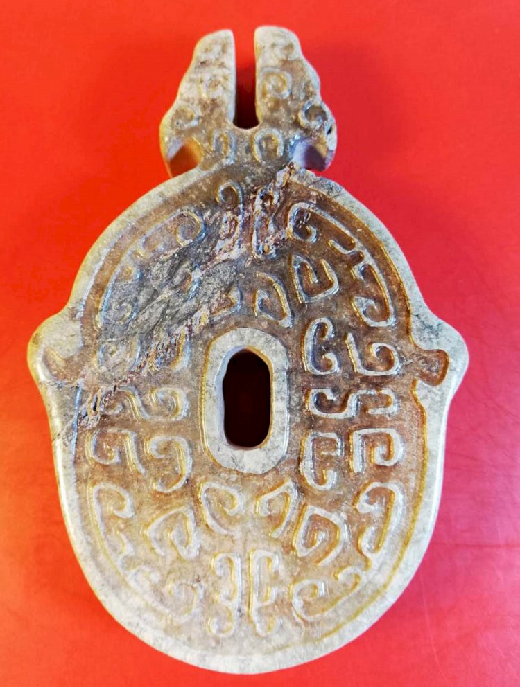 E37.Double Beast Heads Oval Jade Pendant