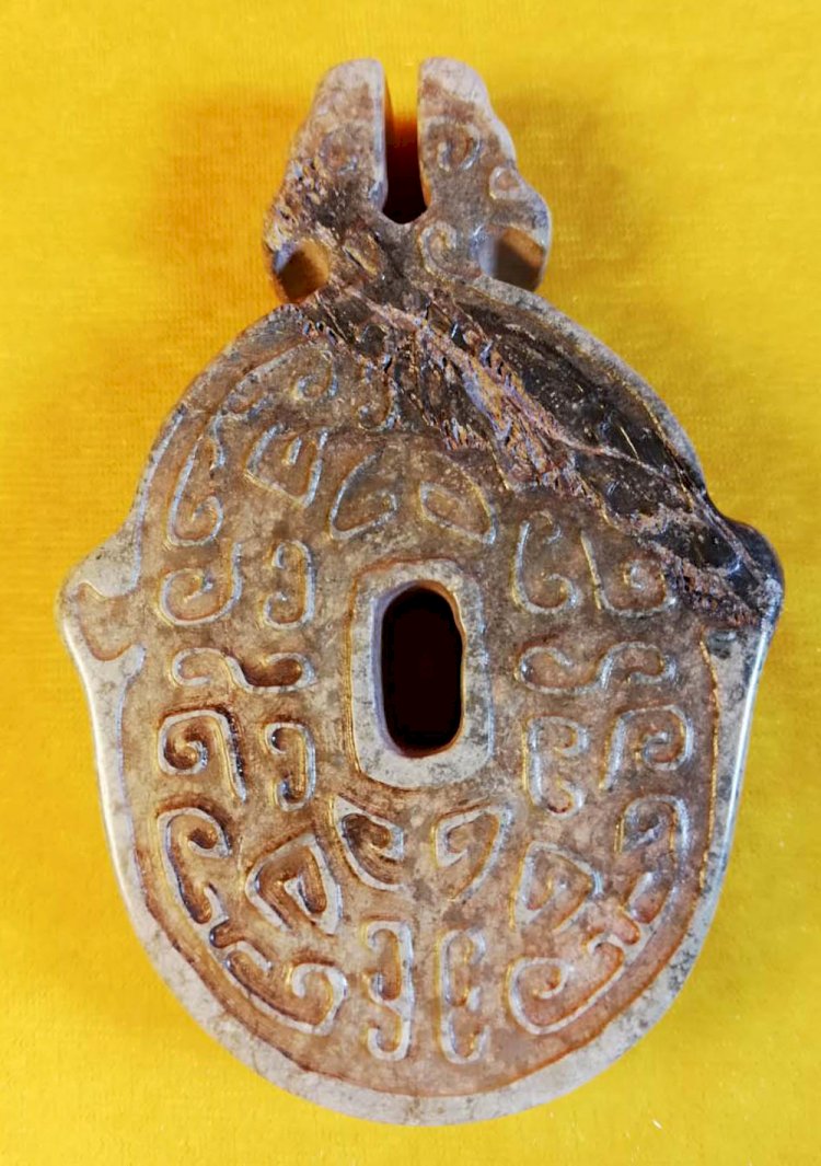 E37.Double Beast Heads Oval Jade Pendant