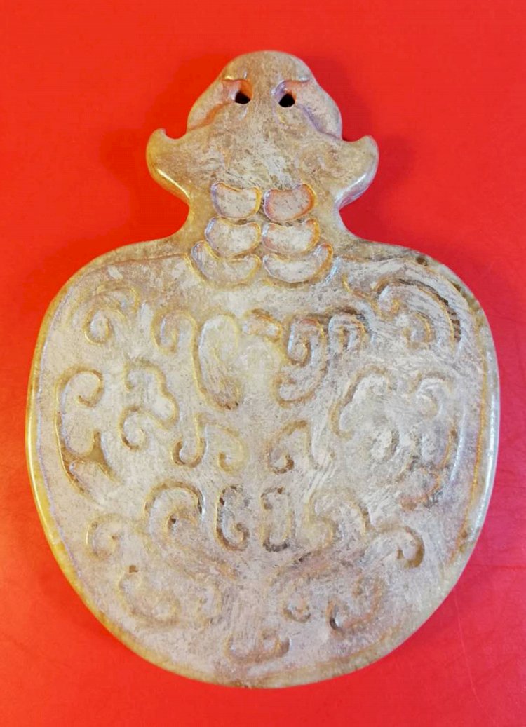 E38.戰國 神獸首出廓心形玉珮