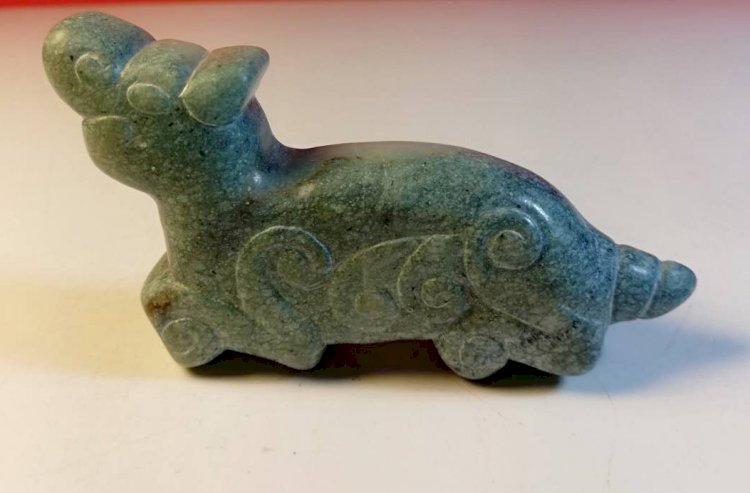 E39. 戰國 奇異獸玉飾