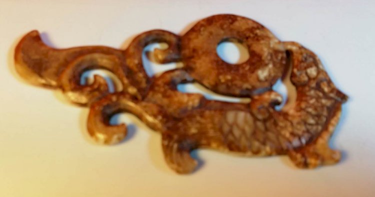 E46  戰國 神異禽獸戲璧玉雕塑