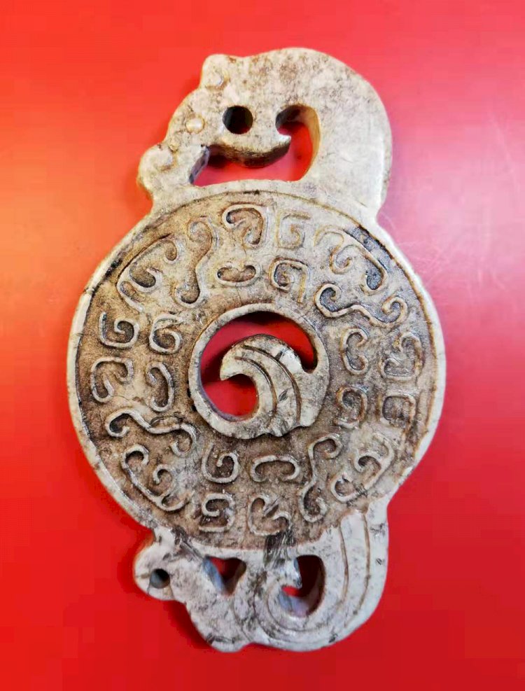 E61 戰國 出廓龍紋雕雲紋玉璧