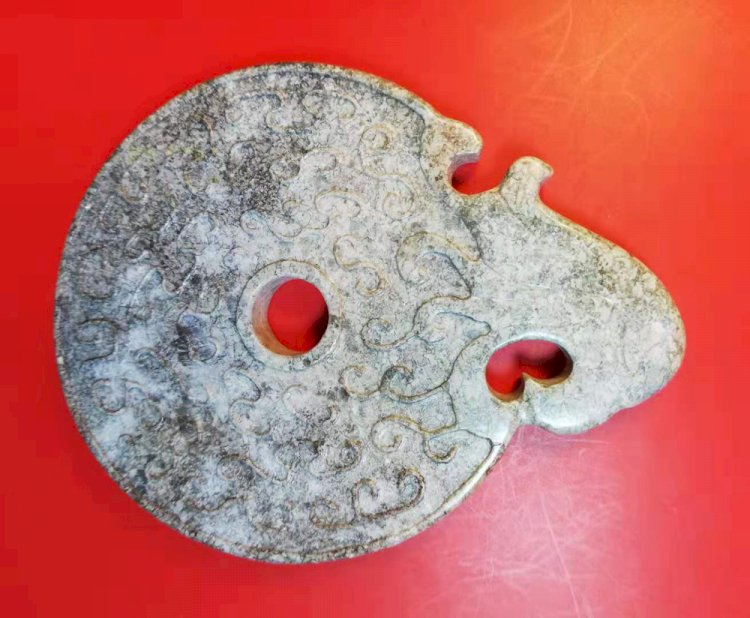 E65 Out of Line Phoenix-headed Jade Pendant