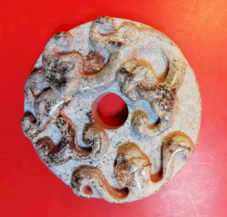 E66 戰國 高浮雕雙螭玉璧