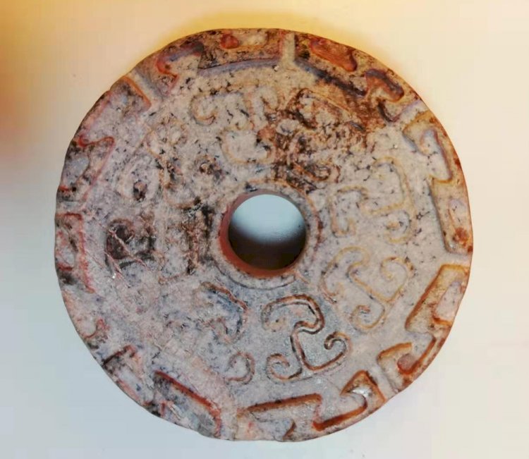 E66 戰國 高浮雕雙螭玉璧