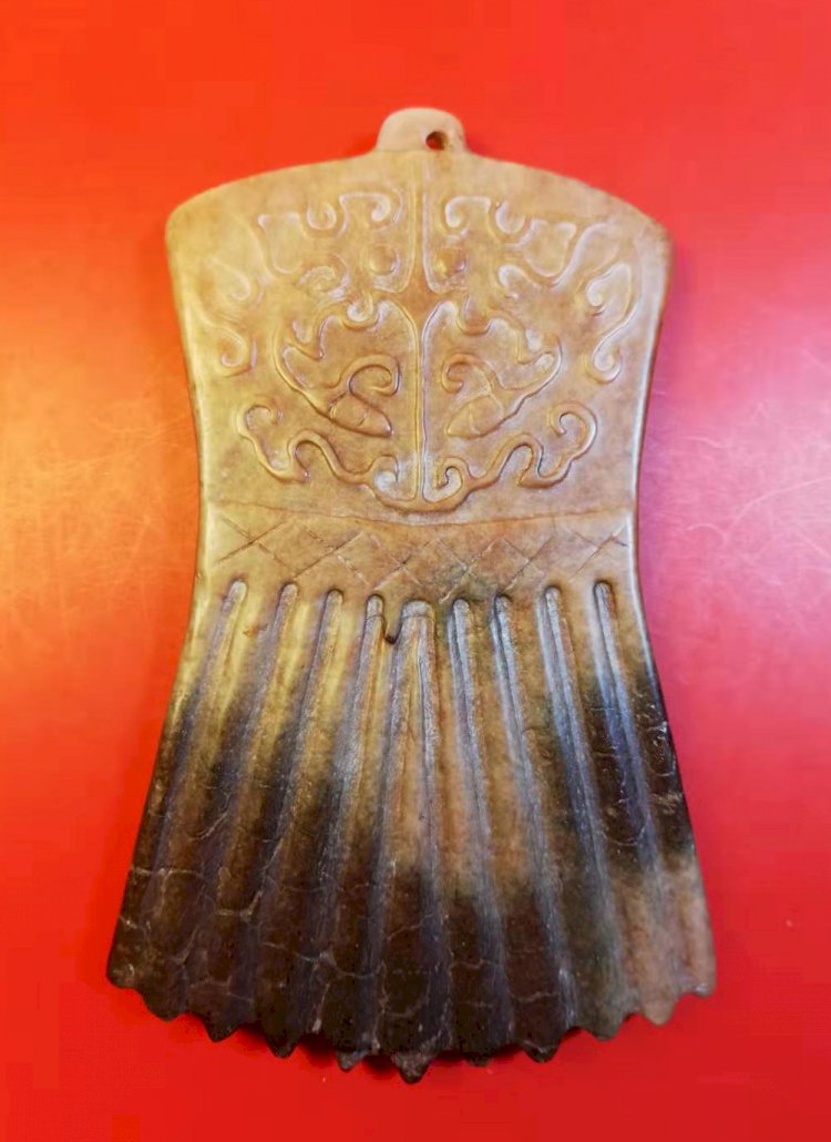 E71 戰國 獸面紋玉梳珮