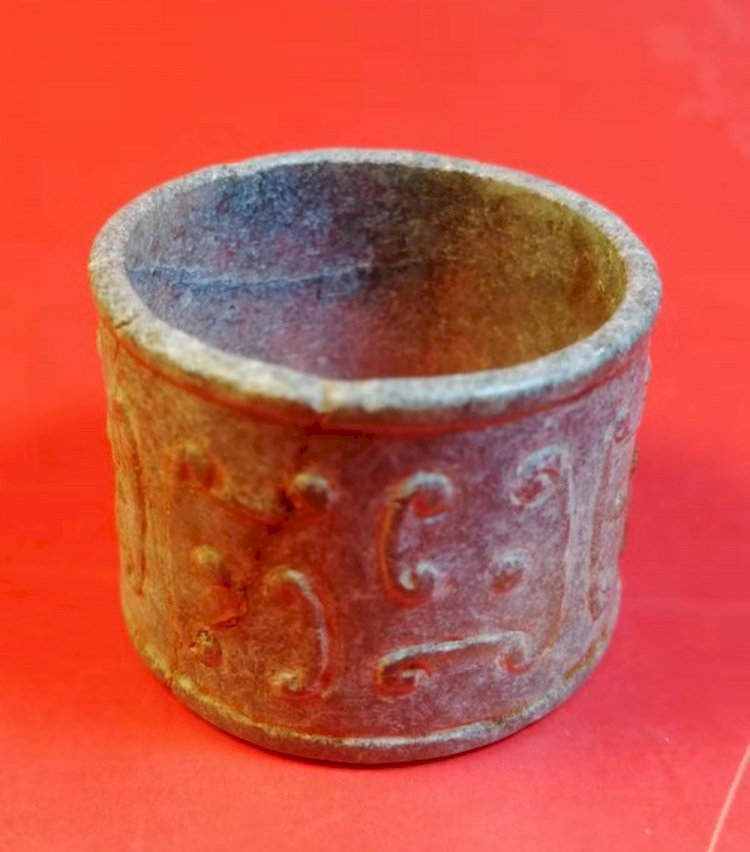 E79 戰國 淺浮雕雲紋玉指環