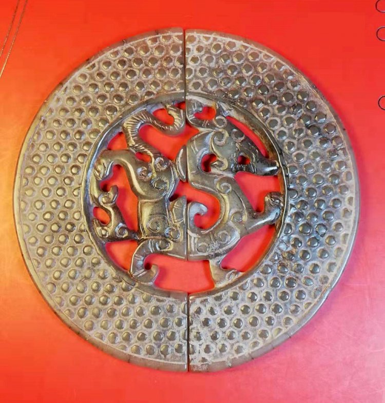 E80 戰國 玉鏤空虎紋合璧