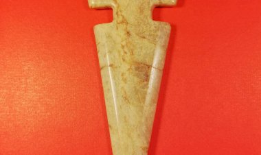 G024 漢代人頭匕首形玉