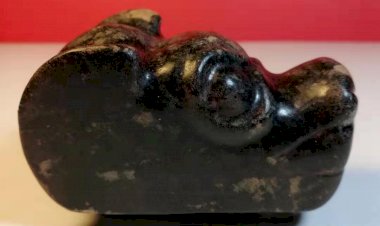 G040 Black Jade Dog Head