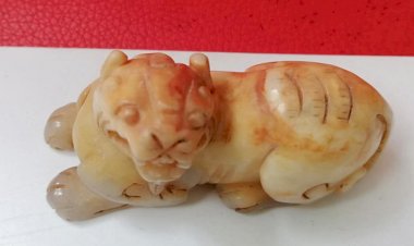 H002.六朝黃玉辟邪