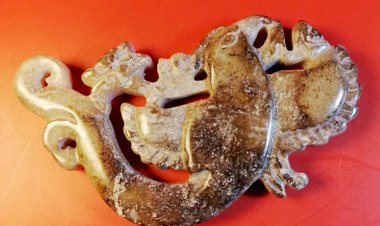 L002 遼 飛鳥啣蓮玉飾