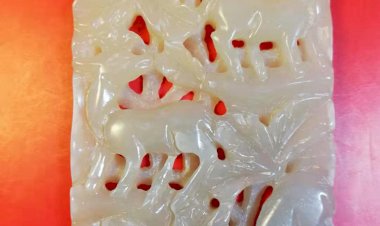 L008 金代 秋山玉牌飾