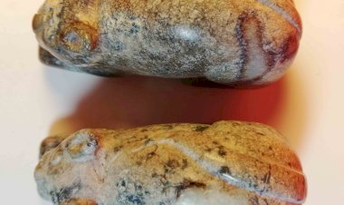 M003 元代 玉貛飾（一對）