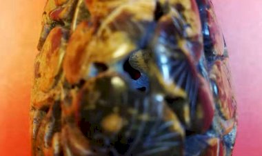 Q008清代金片藍地玉花薰