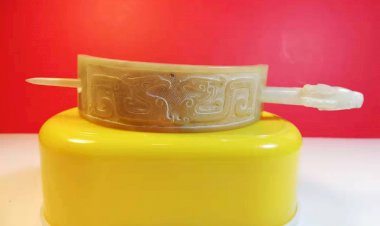 E55 戰國 雙龍玉冠飾