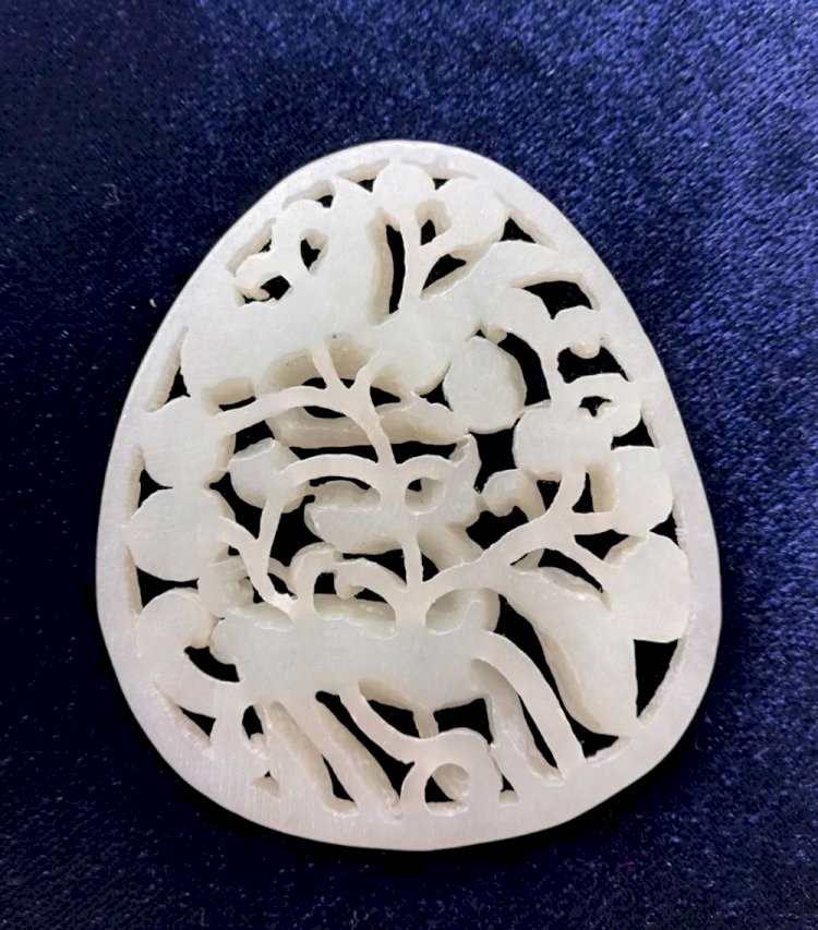 L006.金代秋山玉飾 