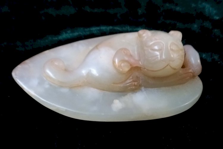 M002 元代 雙龍雙螭荷包形玉珮